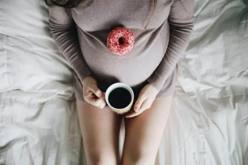 a pregnant women eating